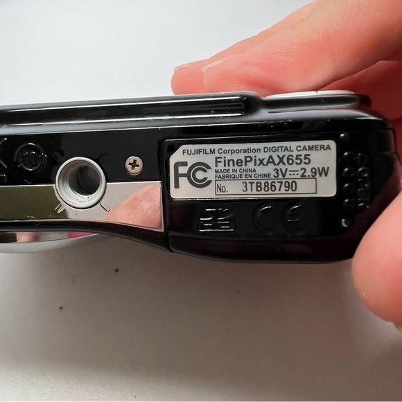 Fuji Fujifilm FinePix AX650 16MP Digital Camera With 5x Zoom With Storage Card - Picture 3 of 4